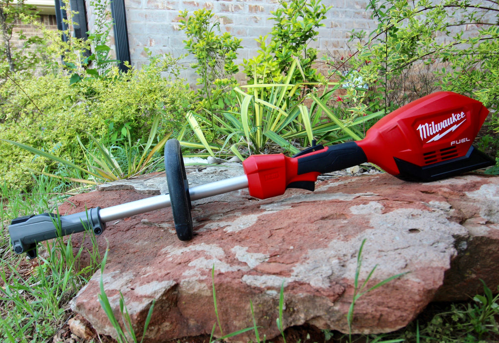 MILWAUKEE M18 FUEL 18-Volt Lithium-Ion Brushless Cordless String Trimmer with QUIK-LOK Attachment Capability